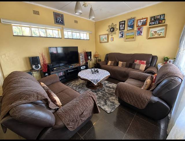 3 BEDROOM HOUSE FOR SALE IN VANDERBIJLPARK CE 2